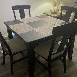 Diner table | Rooms To Go