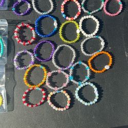 Handmade Bracelets And Shell Necklaces 