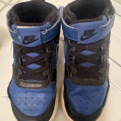 Boys nike Size 9 1/2 