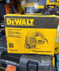 DEWALT 5.5 Amp Corded Variable Speed Jig Saw Kit with Bag