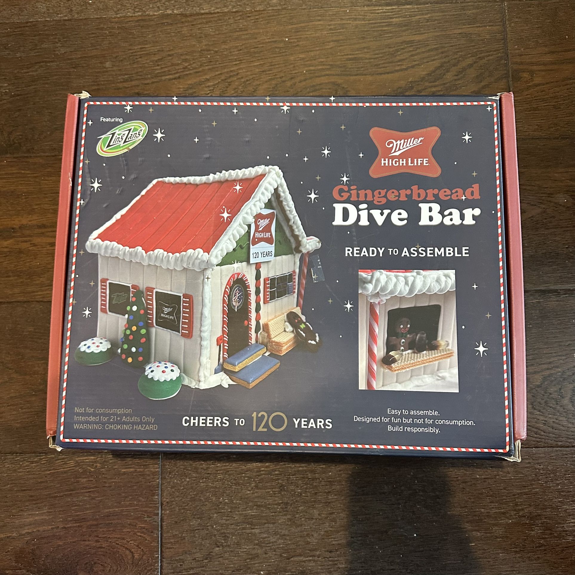 2023 MILLER HIGH LIFE Gingerbread Dive Bar Kit