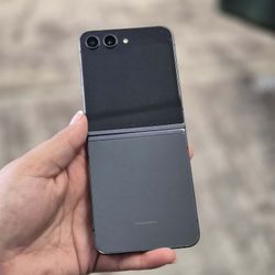 Galaxy Z Flip 5 UNLOCKED 256GB