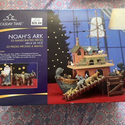 Noah’s Ark With 23 Handcrafted Pieces 
