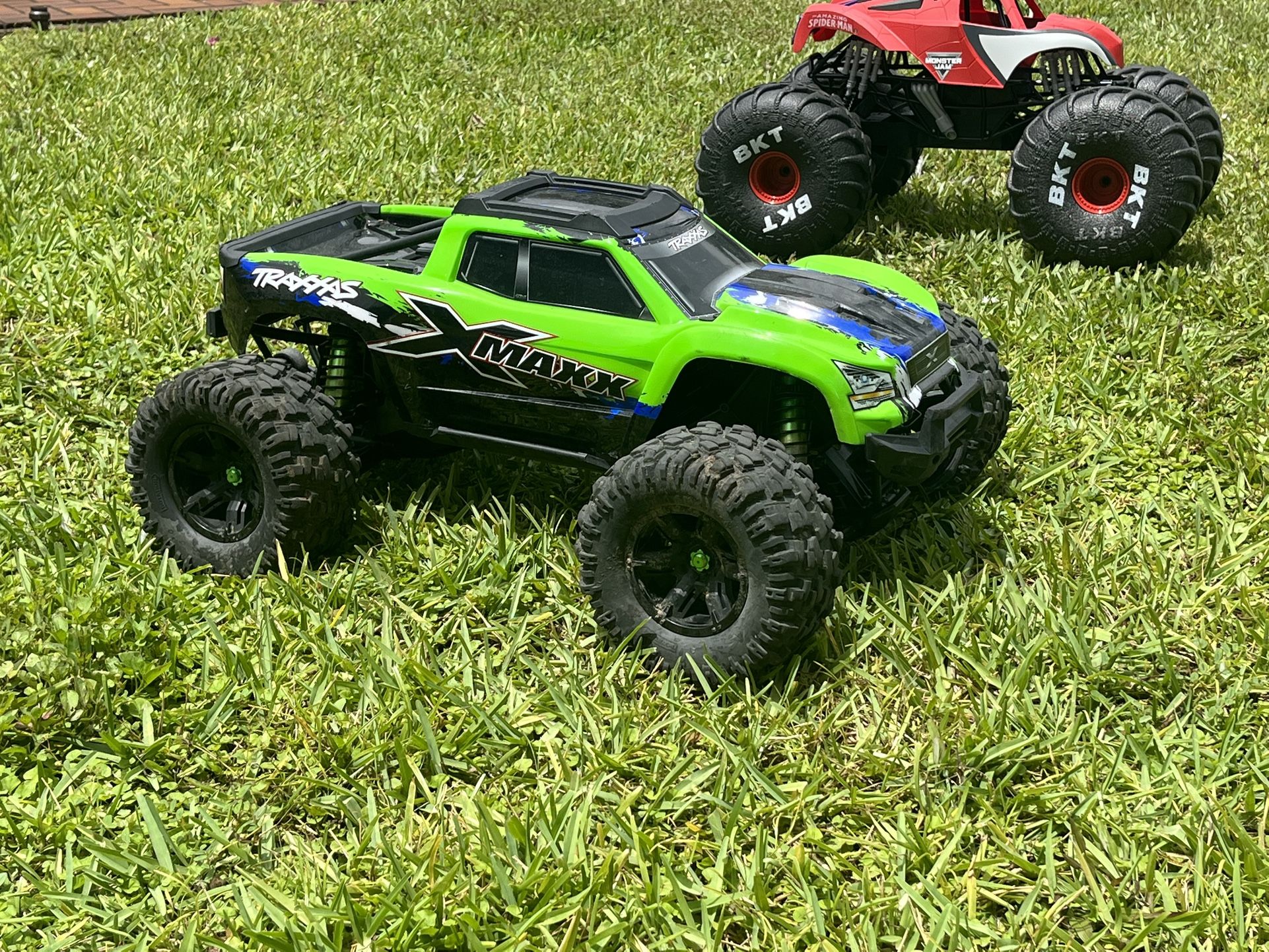 Traxxas Xmaxx 8s (Ready To Run) Battery/charger/extras