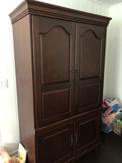Bar/entertainment armoire