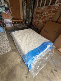 Queen Memory foam mattress