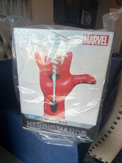 Marvel Spiderman Heroic Hand