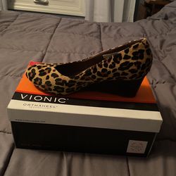 Vionic Wedge Size 7