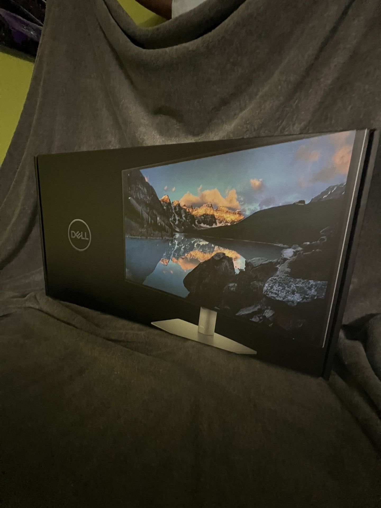 4K Dell U2722D Monitor