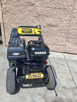 DeWalt 4400 PSI Gas Pressure Washer