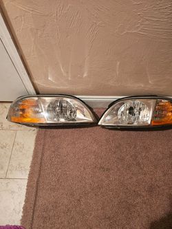 Ford Windstar Headlight assembly