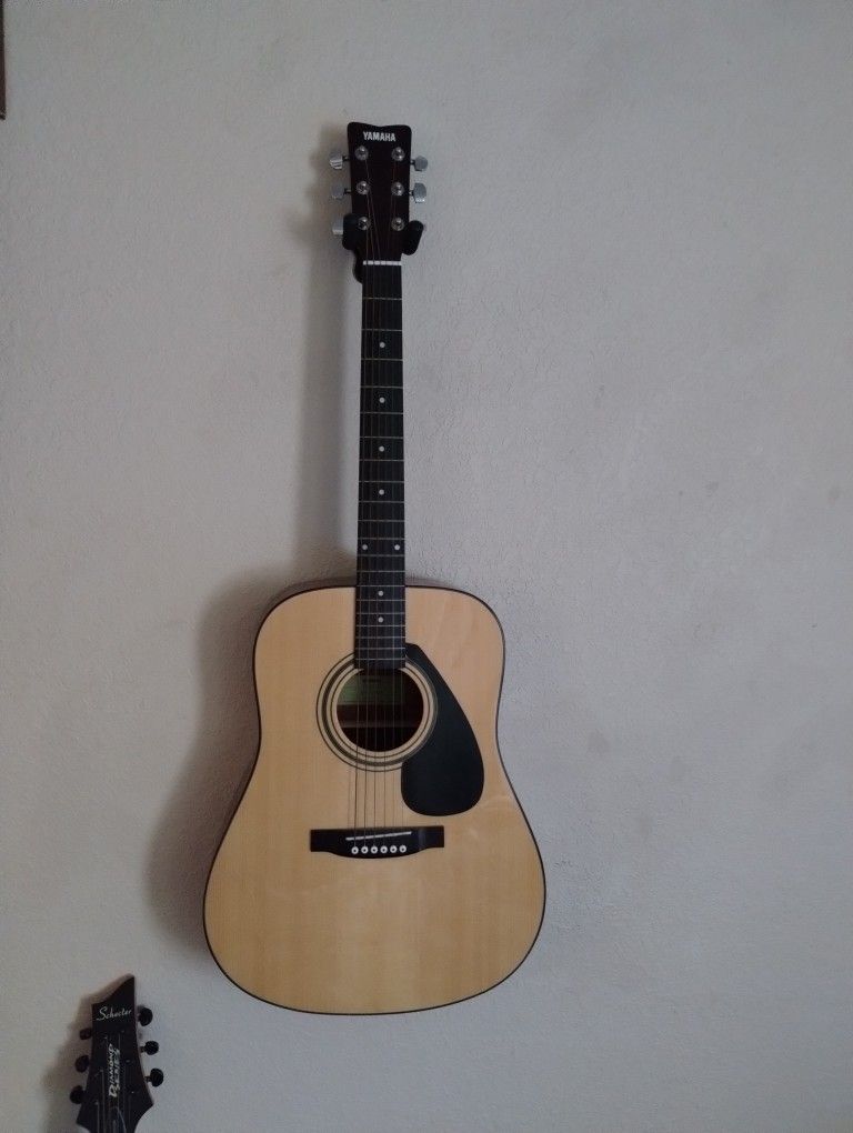 Yamaha FD01S Acoustic Guitar without Case - excellent Condition.