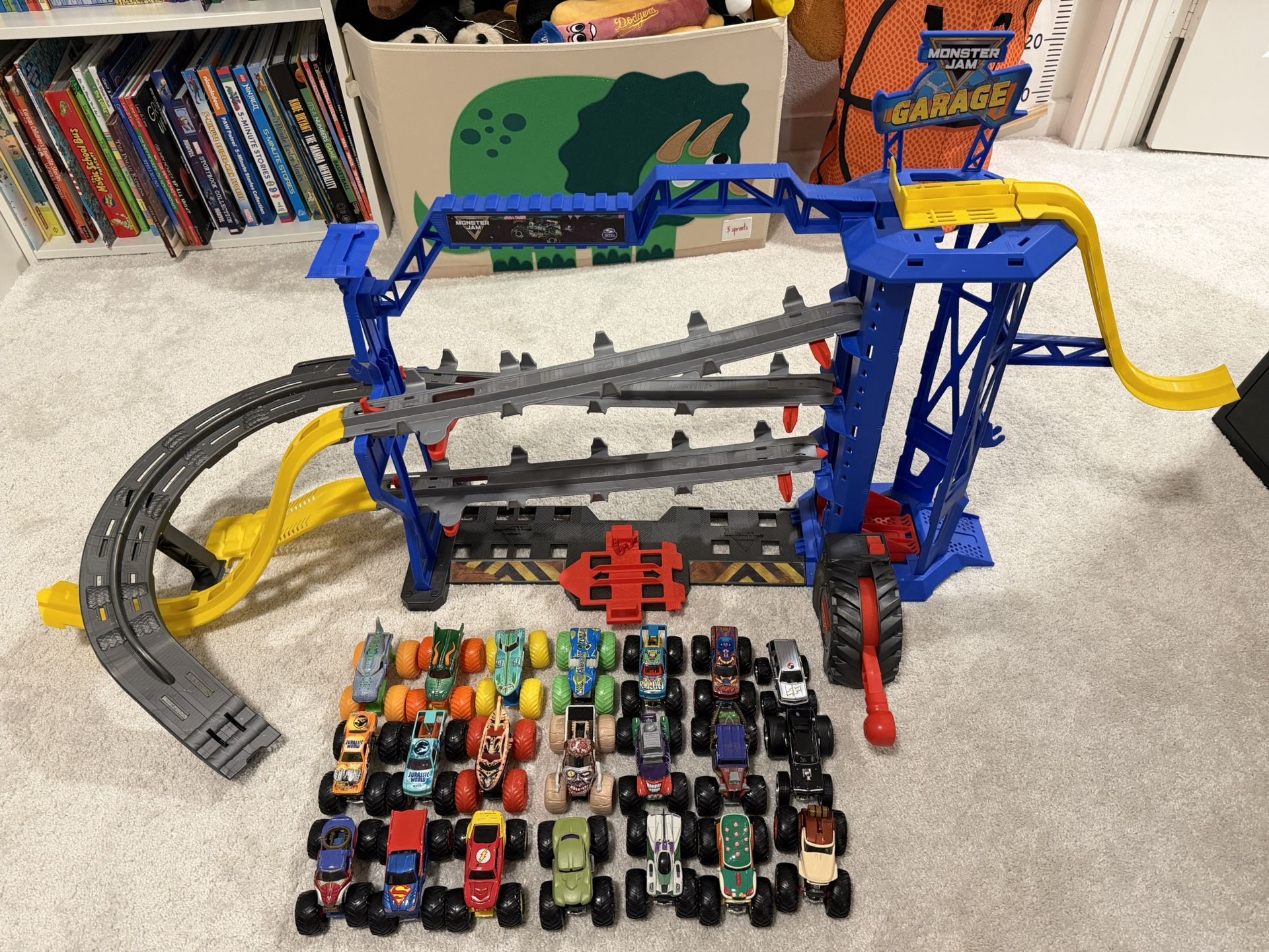 Monster Jam Garage Playset & 28 Monster Truck Toys 