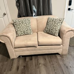 Love Seat Sleeper Sofa. (singe Bed)