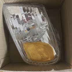 NEW 2001 2002 Toyota Corolla Drivers Side Headlight and Blinker Housing