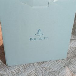 PartyLite P8651 "The Night Before Christmas Musical Tealight House" collectible. 