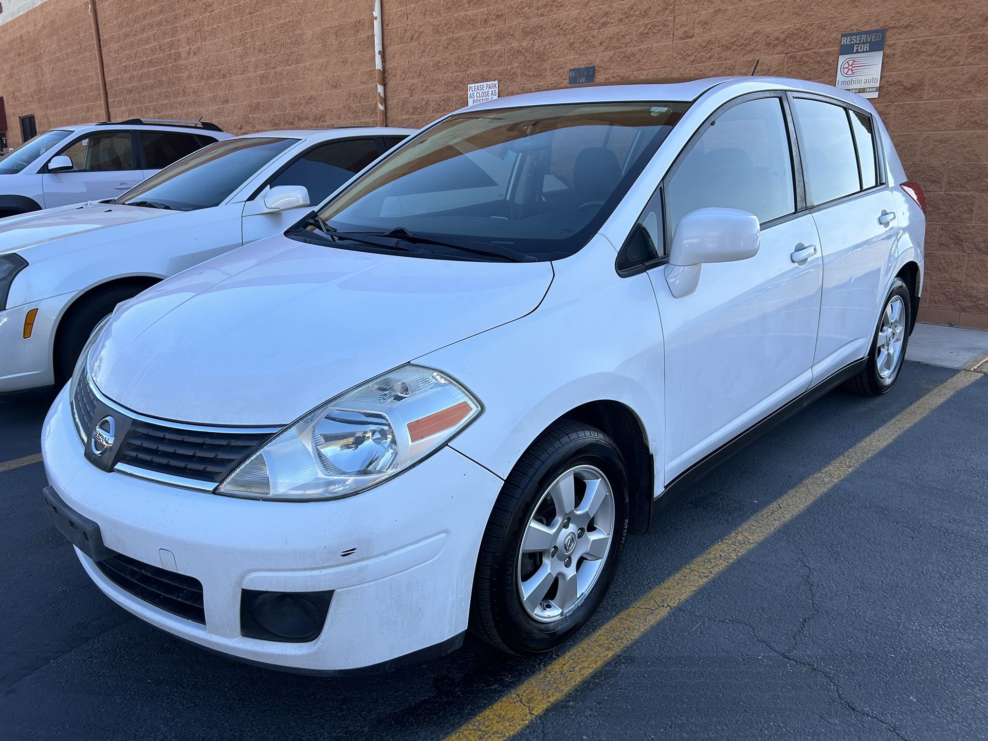 2006 Nissan Versa / Clean Title / 175,000 Miles