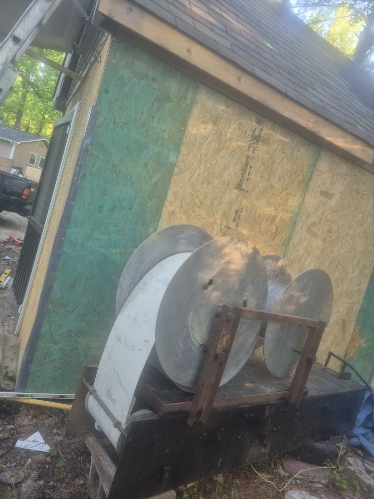 5" SEAMLESS GUTTER MACHINE