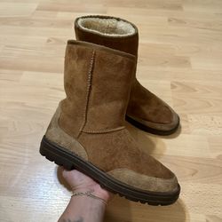 UGG Boots WOMENS Size 9 #5225 ULTRA SHORT Brown Chesnut Suede Shearling Wool