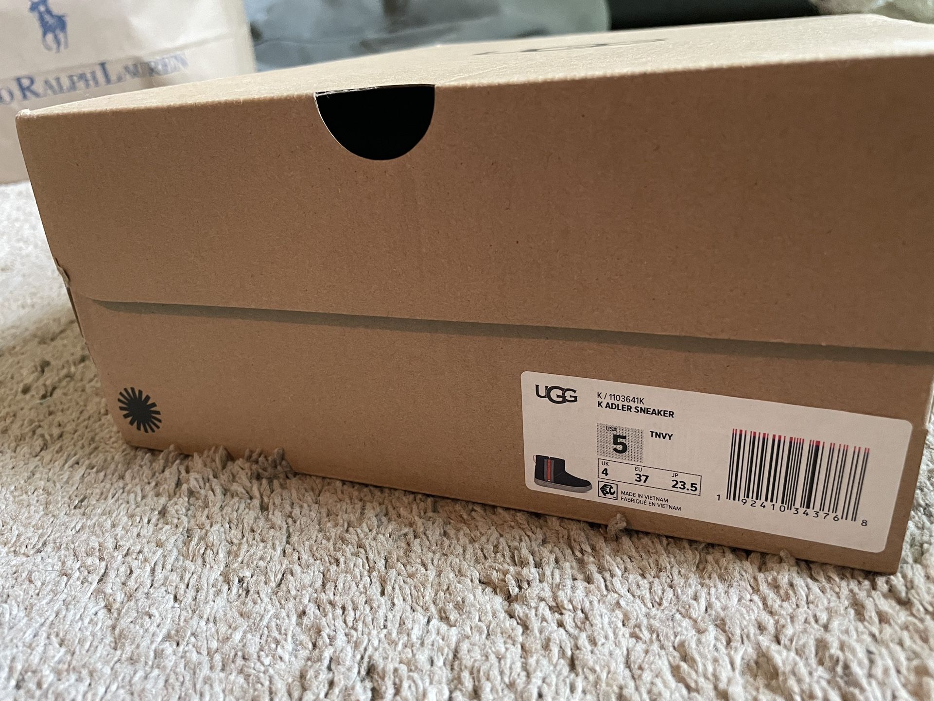 New UGG Kids' Adler Sneaker size 5 Big Kid