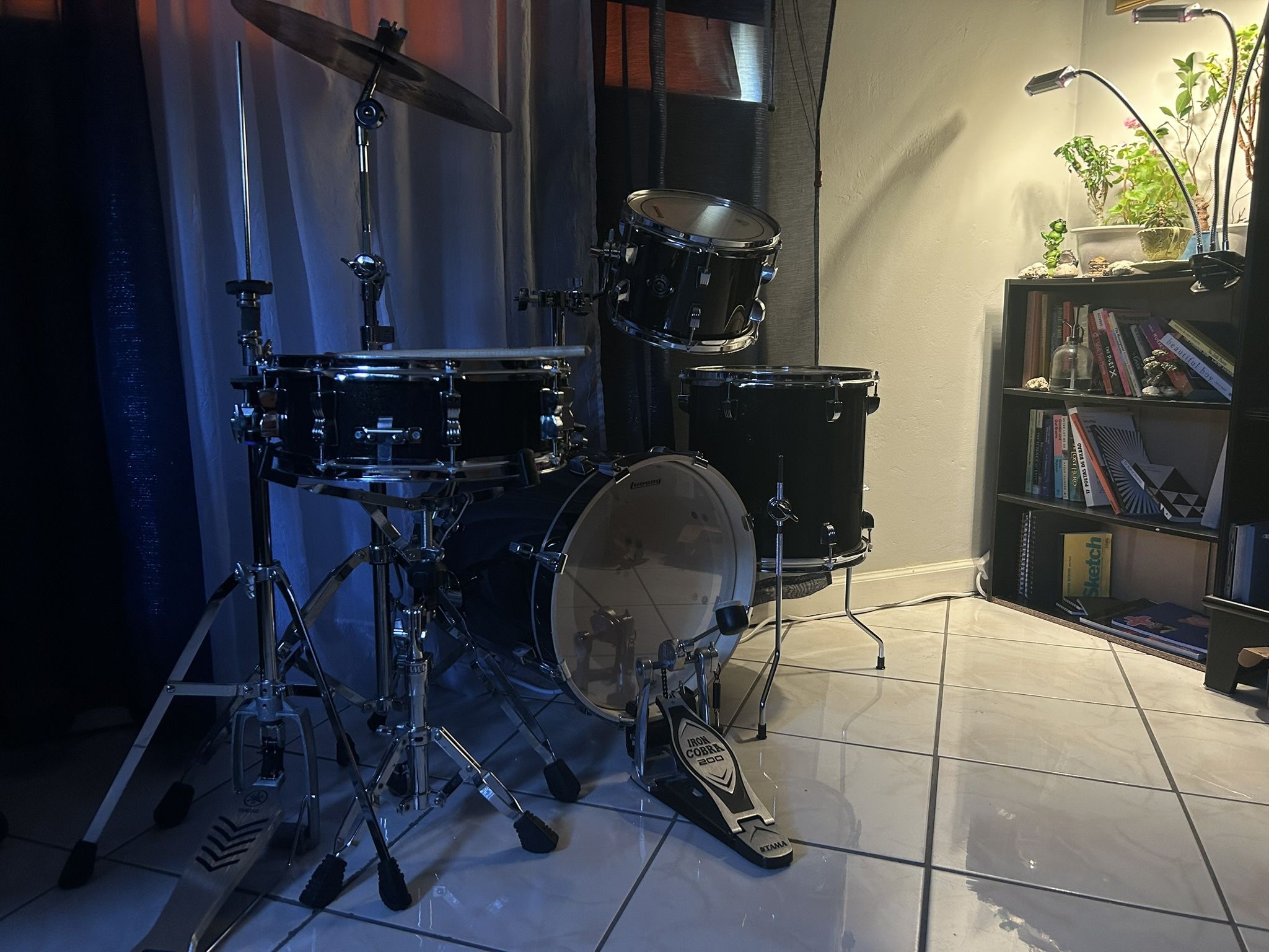Ludwig Breakbeats 2022 By Questlove 4-piece Shell Pack with Snare Drum - Black Sparkle