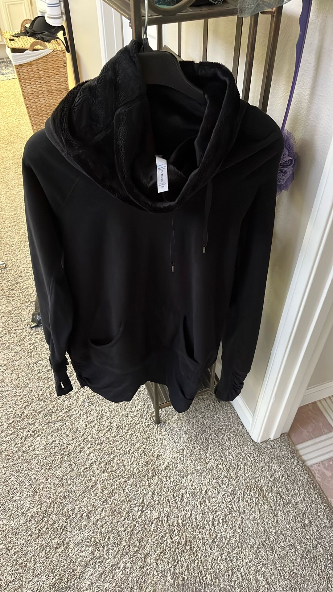 Lululemon beautiful hooded sweatshirt size 8