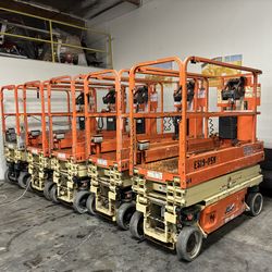 JLG SCISSOR LIFT