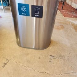 Trash Cans 