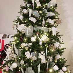 Holiday decor In Perfect Condition 