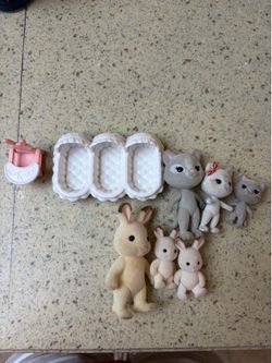 Sylvanian Calico Critters and Honeybee cats