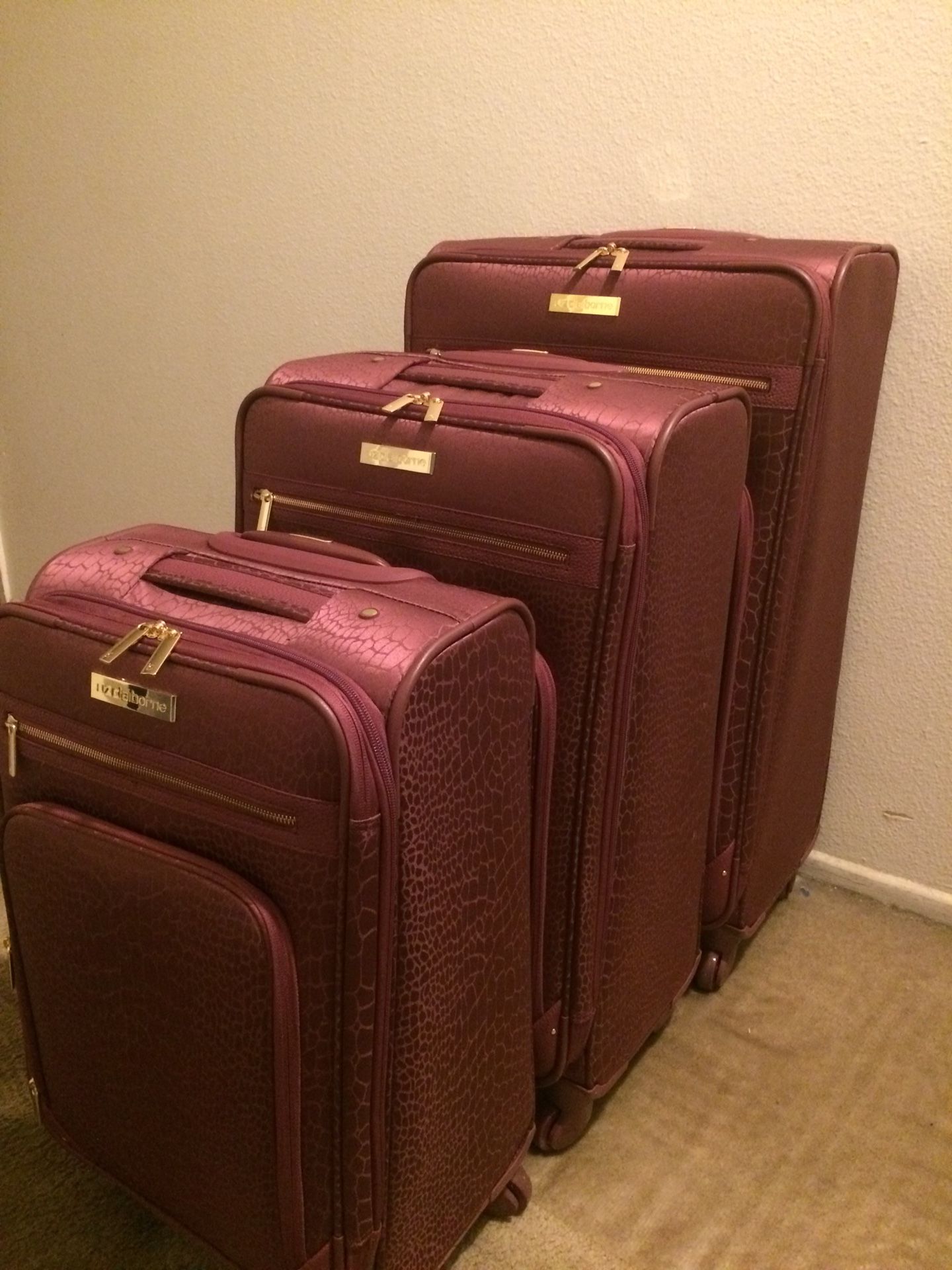 Designer Liz Claiborne 3 Piece Luggage Set for Sale in Huntington Beach, CA  - OfferUp