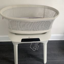 4 Moms Mama Roo Motion Bassinet