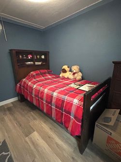 Solid wood twin bed frame and dresser set/juego de cama