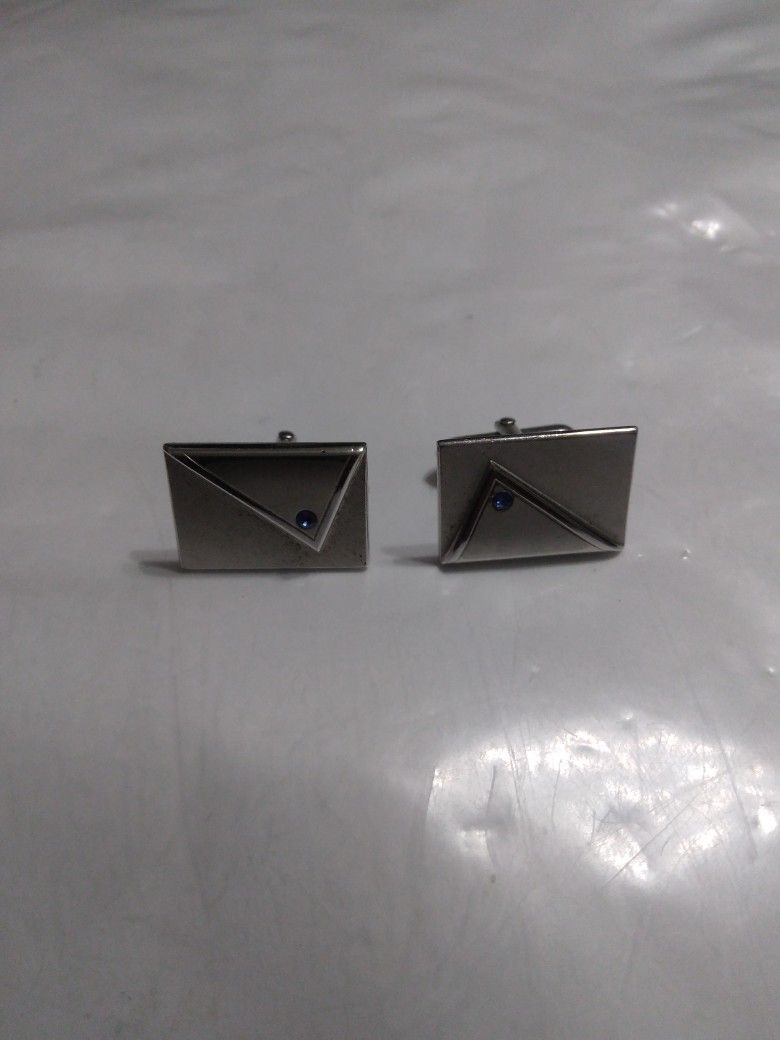 Cufflink Use
