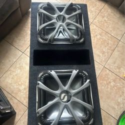 2 12"  L7 Kicker Subwoofer With Big Box/cover