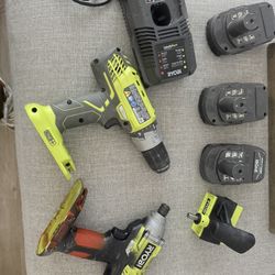 RYOBI DRILL SET 