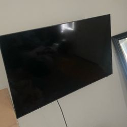 65 Inch Samsung Qled Tv Screen Cracked. For Parts
