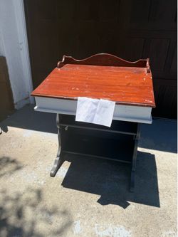 FREE  Desk