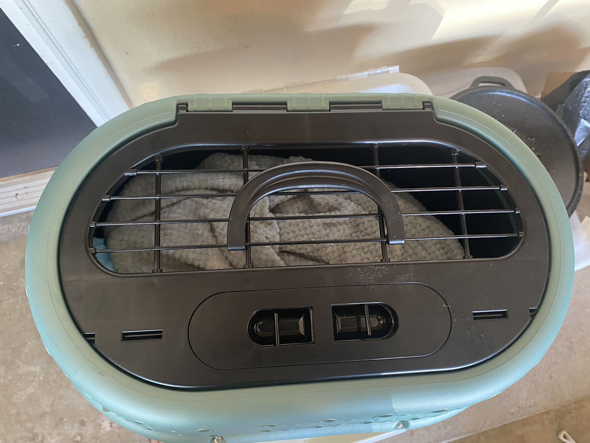 Small Dog Or Cat Kennel/transporter $15 Used Once