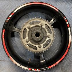 06-07 GSXR 600 GSXR750 OEM Rear Back Wheel Rim With Sprocket And Brake
