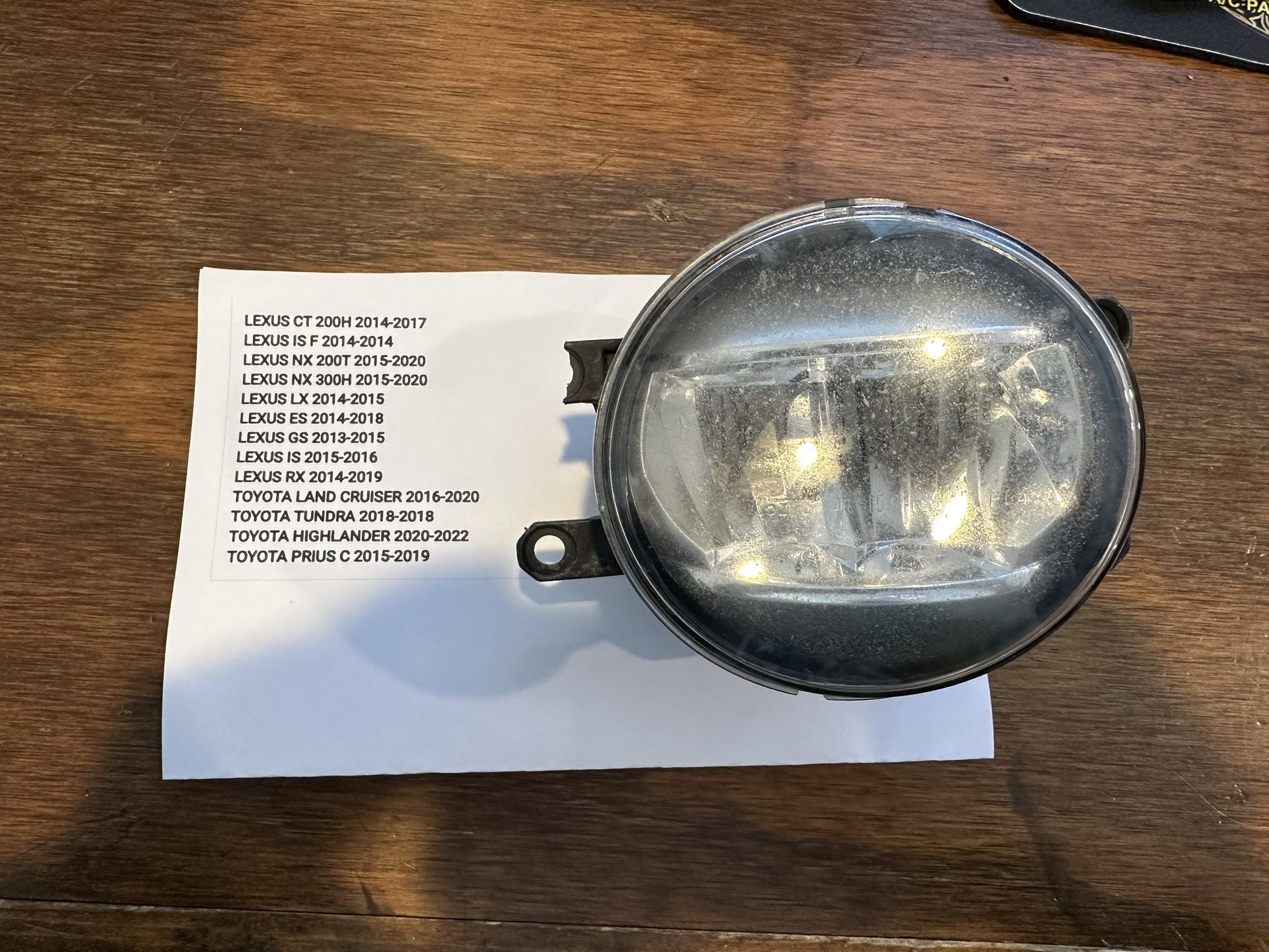 Lexus, Toyota Fog Light LED Passenger( Used Car Parts )