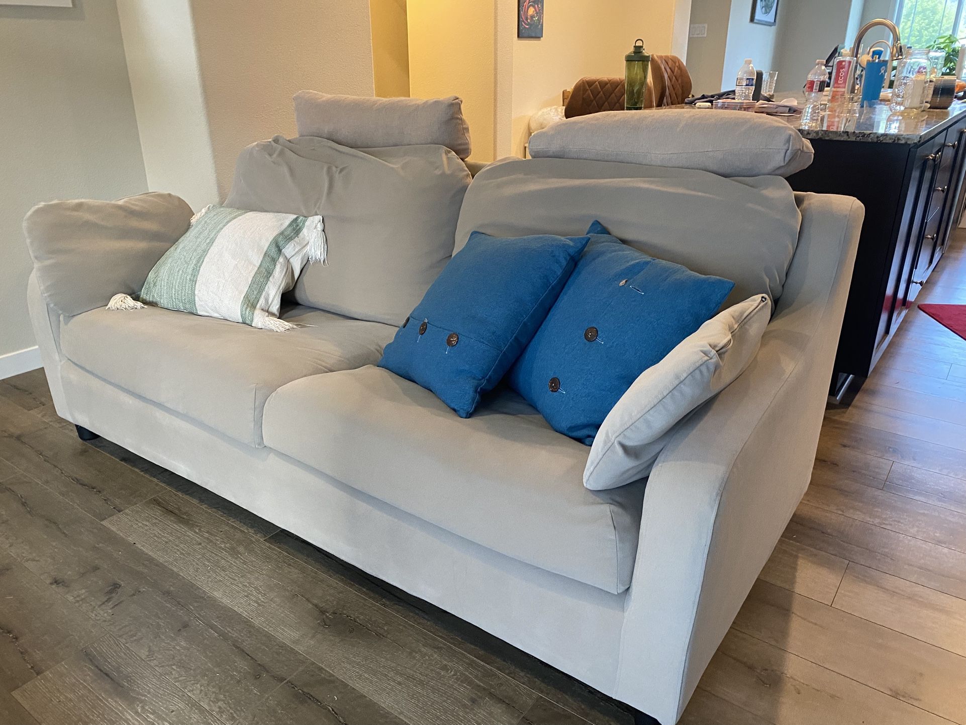 IKEA sofa vinliden model worth ($799)