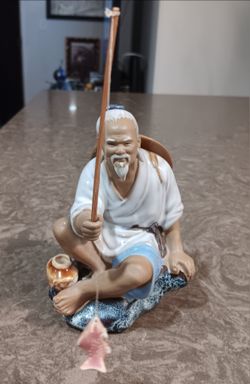 Vintage Shinwan mudman fisherman figurine-Chinese rod & fish complete Mid-century Asian decor 13.-14cm.