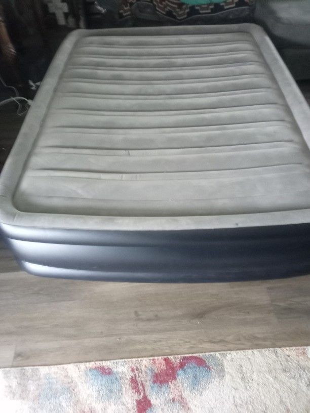 Embark Inflatable Mattress Qween Size