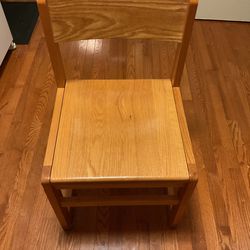 Wood chair excellent condition, color as you see