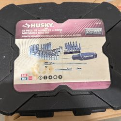 Husky 65-PIECE 1/4 IN AND 3/3 IN DRIVE Mechanics Tools Set