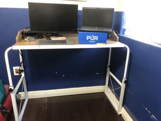 Adjustable Desk - Pet Free