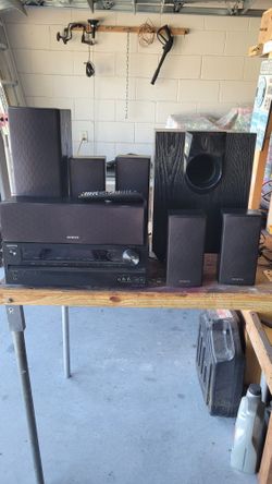 Onkyo HT-R590 Surround System