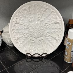 White Plate Display And Stand