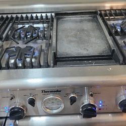 Thermador Commercial Size Stove Six Burners